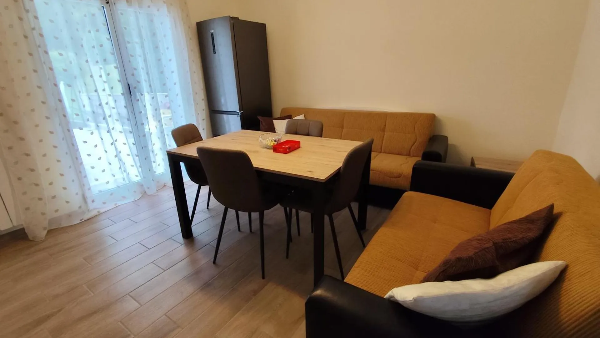 בית נופש הוילה Castelveccana Casa Milona